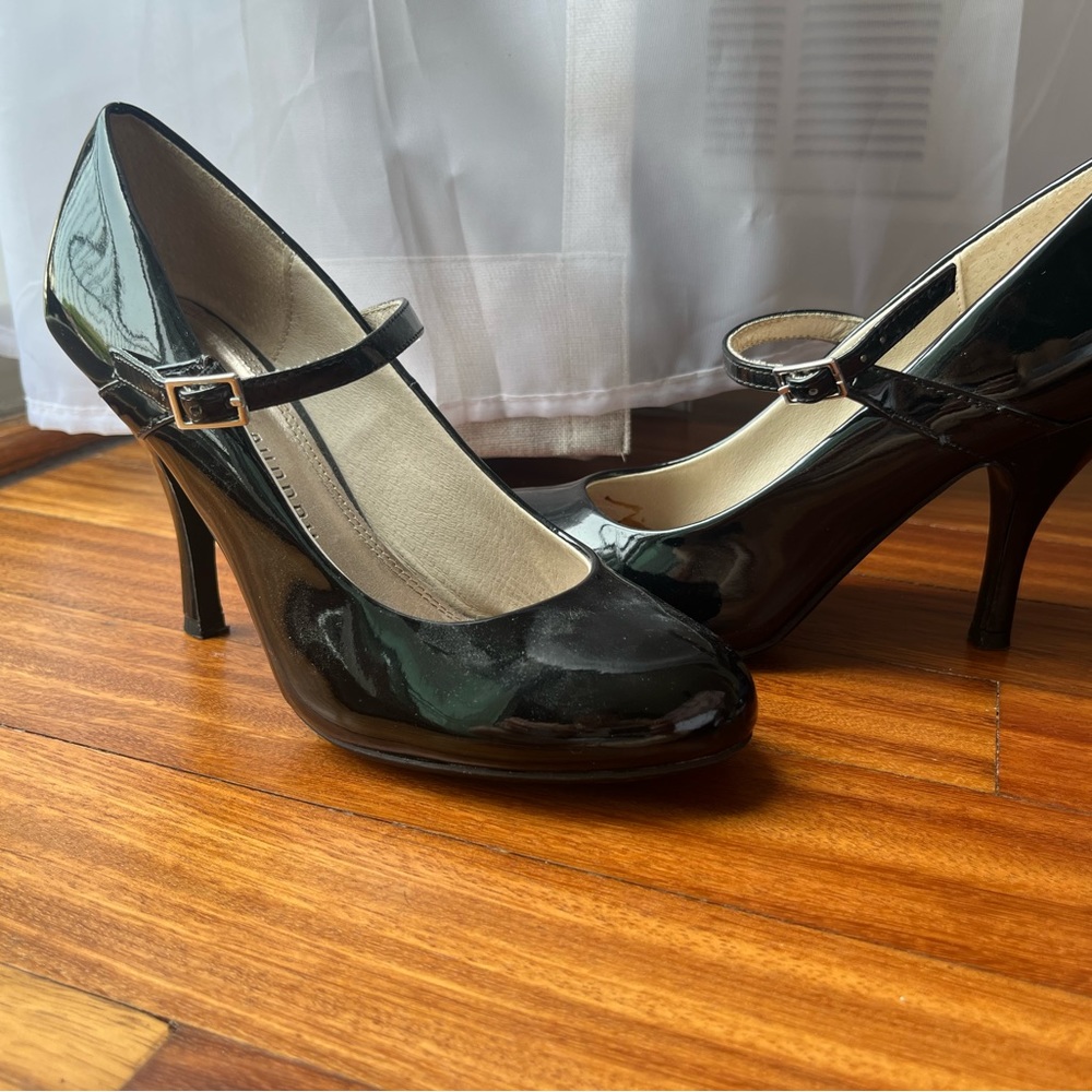 Black side 8 heels